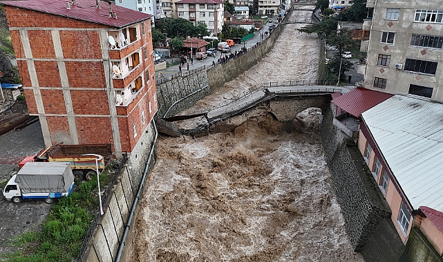 SAĞANAK, TARİHİ KESMETAŞ KÖPRÜYÜ VURDU!