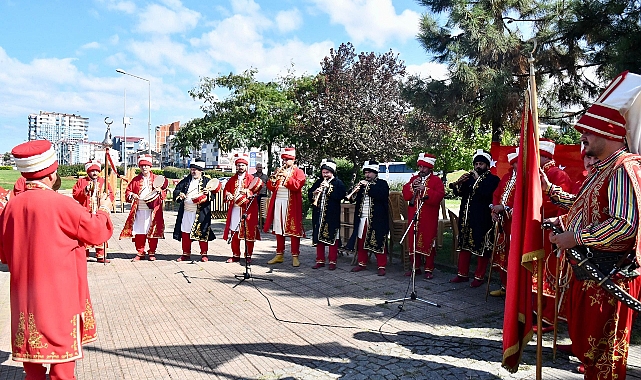 ŞEHİTLER ANITI'NA GÖRKEMLİ AÇILIŞ
