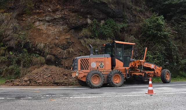 SERA GÖLÜ YOLUNDA KORKUTAN HEYELAN!