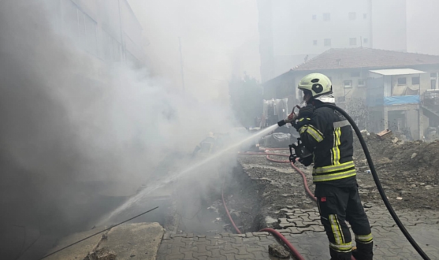 TRABZON’DA AVM’DE ÇIKAN YANGIN KONTROL ALTINA ALINDI