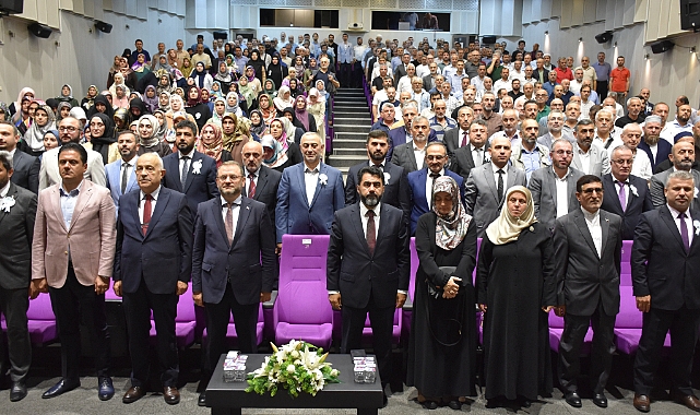 TRABZON'DA 'PEYGAMBERİMİZ VE AİLE AHLAKI' KONULU KONFERANS DÜZENLENDİ