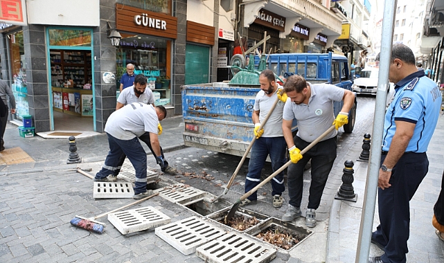 YAĞIŞLARA KARŞI ÖNLEM: AKÇAABAT'TA MAZGAL TEMİZLİĞİ