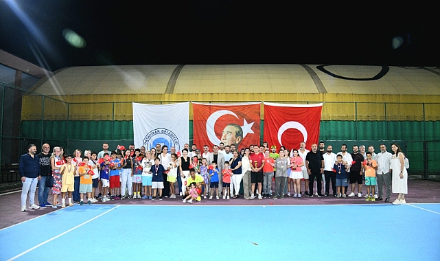 ZAFER BAYRAMINDA DERECEYE GİRENLERE ÖDÜLLERİ VERİLDİ