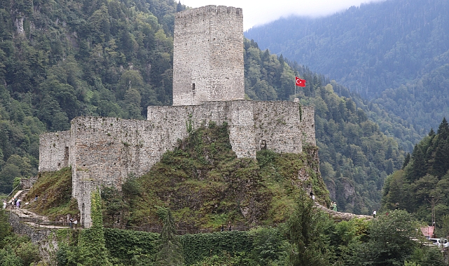 ZİL KALE'YE ZİYARETÇİ AKINI