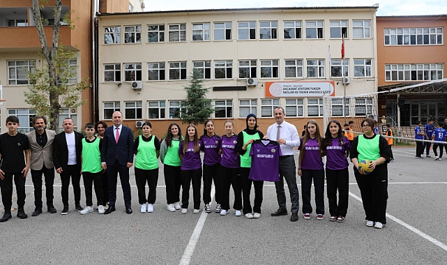 BAŞKAN EKİM, KARİYER GÜNLERİ’NDE ÖĞRENCİLERLE GELECEĞİ KONUŞTU