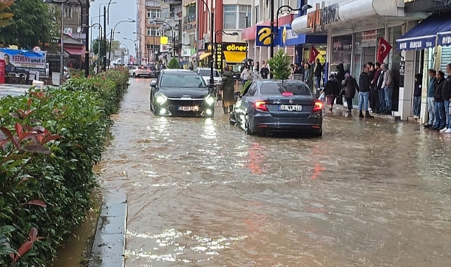 GİRESUN'DA SAĞANAK HAYATI OLUMSUZ ETKİLEDİ