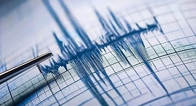 KORKUTAN DEPREM... HERKES SOKAKLARA İNDİ! 