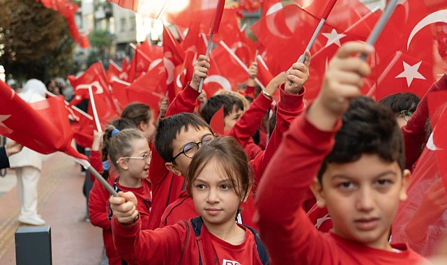 MİNİKLERİN CUMHURİYET COŞKUSU