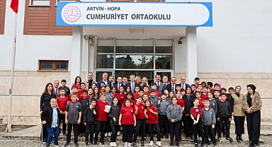 ÖĞRENCİLER VALİ ERGÜN'DEN HALISAHA İSTEDİ 