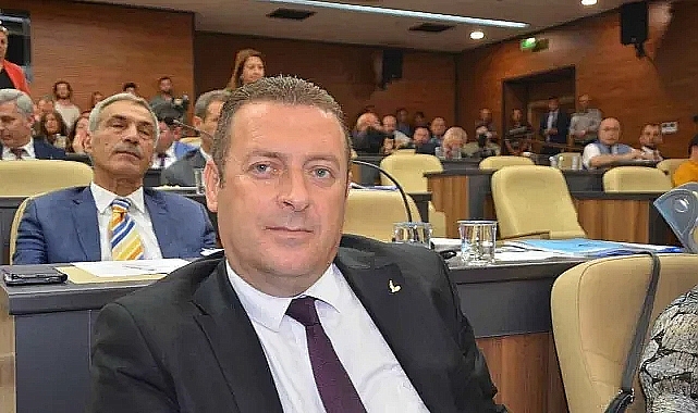 DAYI'DAN DERS NİTELİĞİNDE AÇIKLAMA: SEYİR TERASINI BIRAK, TRABZON'UN SORUNLARINA BAK!