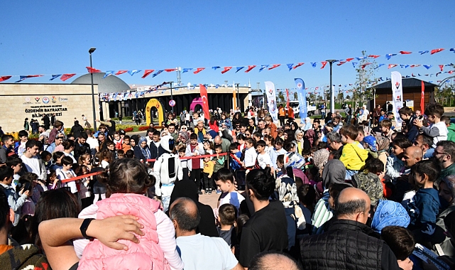 TRABZON BİLİM FESTİVALİNE BÜYÜK İLGİ: 3 GÜNDE 200 BİN ZİYARETÇİ