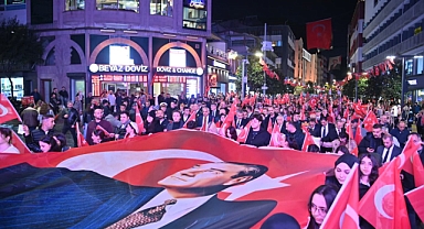 TRABZON’DA CUMHURİYET COŞKUSU... FENER ALAYI GÖZ KAMAŞTIRDI