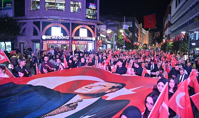 TRABZON’DA CUMHURİYET COŞKUSU... FENER ALAYI GÖZ KAMAŞTIRDI