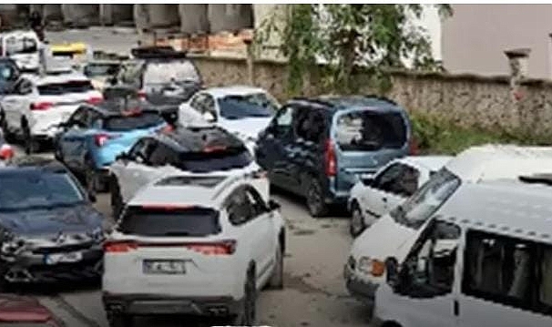 TRABZON'DA OKUL ÖNLERİ ARAPSAÇI!