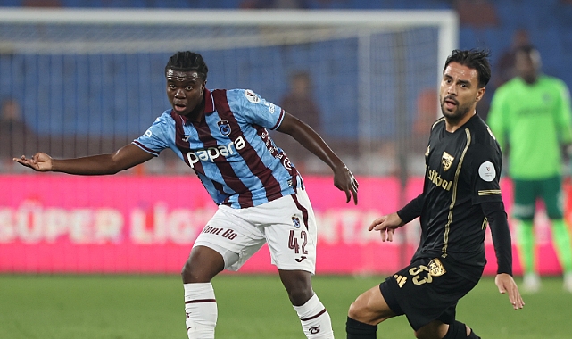 TRABZONSPOR'UN PARLAYAN YILDIZI OULAİ'DEN TARAFTARA TEŞEKKÜR