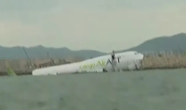 TÜRK ŞİRKETİNE AİT KARGO UÇAĞI PİSTTEN ÇIKTI: 2 ÖLÜ