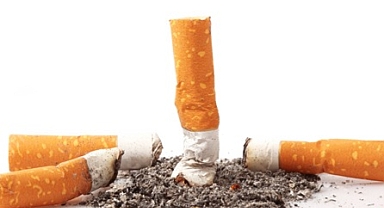 AKÇAABAT BELEDİYESİ’NDEN İZMARİT UYARISI: “YERE ATANLARA 2.953 TL CEZA”