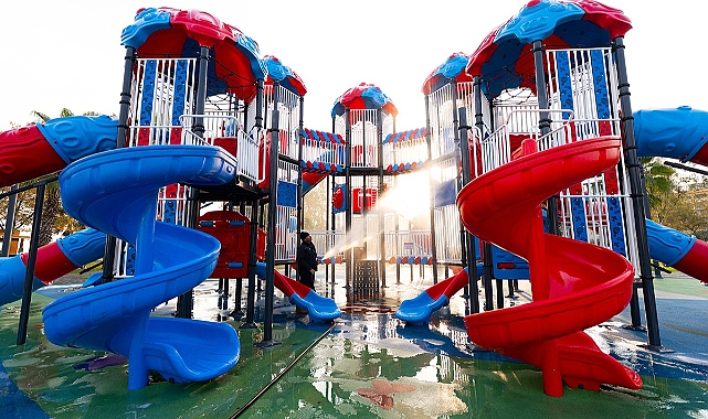 AKÇAABAT'TA ÇOCUK PARKLARI PIRIL PIRIL