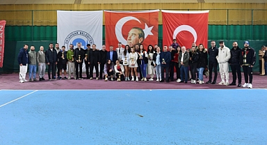 CUMHURİYET TENİS TURNUVASINDA ÖDÜLLER SAHİPLERİNİ BULDU