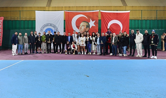 CUMHURİYET TENİS TURNUVASINDA ÖDÜLLER SAHİPLERİNİ BULDU