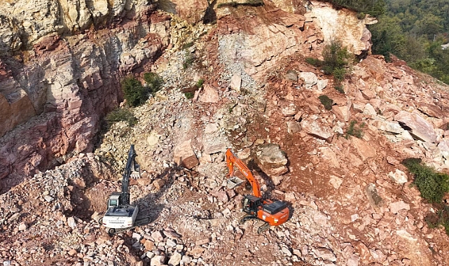 GÖÇÜK ALTINDA KALAN İŞÇİLERİ ARAMA ÇALIŞMALARI DEVAM EDİYOR