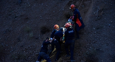 KAYALIKLARDAN DÜŞEN HEMŞİRE YARALANDI