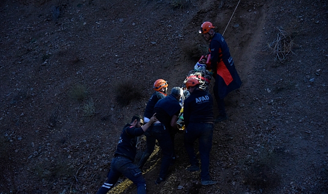 KAYALIKLARDAN DÜŞEN HEMŞİRE YARALANDI