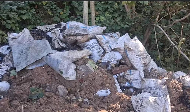 KÖPRÜBAŞI'NDA DERE YATAĞINA KÖMÜR DÖKTÜLER... REZİLLİK DİZ BOYU!