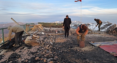 MESCİTTE ÇIKAN YANGINLA İLGİLİ SORUŞTURMA BAŞLATILDI 