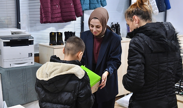 ORTAHİSAR BELEDİYESİ'NDEN ÇOCUKLARA KIŞLIK MONT VE BOT DESTEĞİ