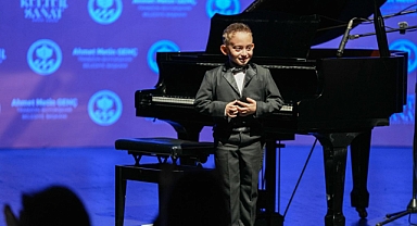 PİYANİST ÇOCUKLAR PERFORMANSLARIYLA MEST ETTİ