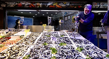 TEZGAHLAR HAMSİ İLE ŞENLENDİ 