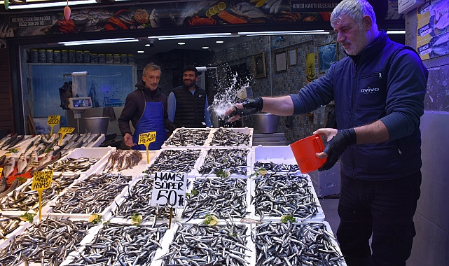 TRABZON'DA HAMSİ BEREKETİ: FİYATI 50 TL