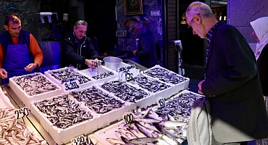 TRABZON'DA HAMSİ BEREKETİ... KİLOSU 75 TL 