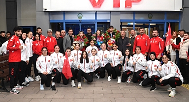 TRABZON’UN ŞAMPİYONLARINA GÖRKEMLİ KARŞILAMA