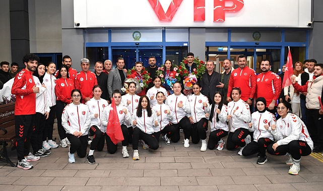 TRABZON’UN ŞAMPİYONLARINA GÖRKEMLİ KARŞILAMA