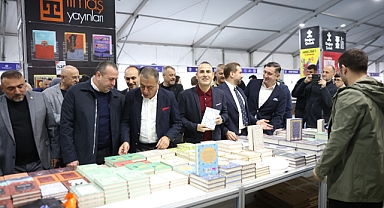 TRABZONSPOR'UN YÖNETİCİLERİNDEN KİTAP FUARINA ZİYARET 