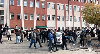 ÜNİVERSİTEDE FLAŞ OLAY... MESAİ ARKADAŞINI REHİN ALDI! 