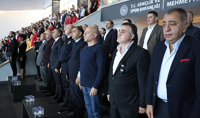 VEİDİA NİL APAK ANISINA YÜZME ŞAMPİYONASI... DUYGU DOLU ANLAR