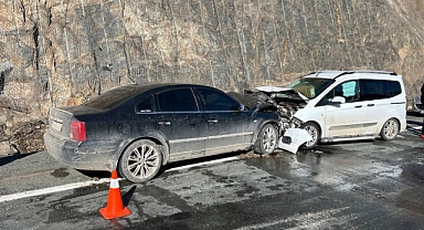 ARTVİN'DE KORKUTAN KAZA