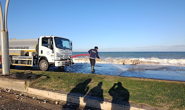 BÜYÜKŞEHİR'DEN AYASOFYA SAHİLİNE HIZLI MÜDAHALE