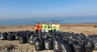 BÜYÜKŞEHİR EKİPLERİNDEN SAHİL TEMİZLİĞİ ÇALIŞMASI