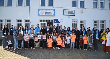 BÜYÜKŞEHİR, ŞALPAZARI'NDA ÖĞRENCİLERİ SEVİNDİRDİ