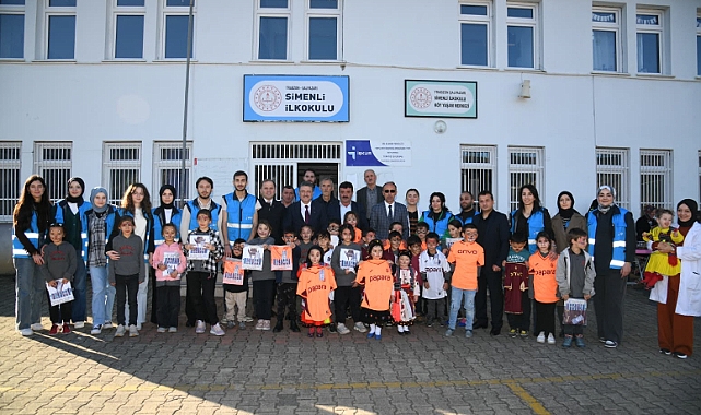 BÜYÜKŞEHİR, ŞALPAZARI'NDA ÖĞRENCİLERİ SEVİNDİRDİ