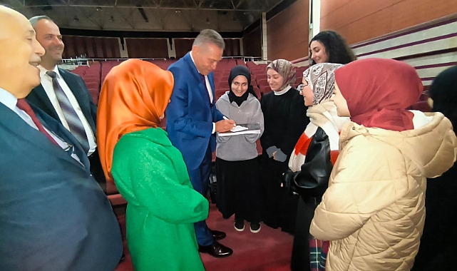 CELAL HOCA GENÇLERİN GÖNLÜNÜ FETHETTİ