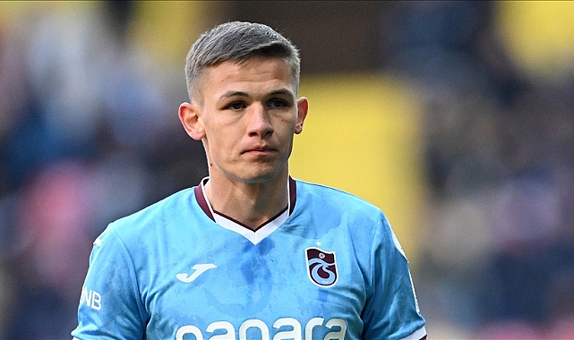 DANYLO SİKAN YOL AYRIMINDA