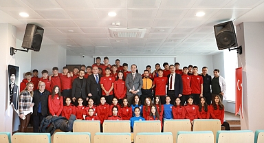 EKİM ÖĞRENCİLERLE BULUŞTU 