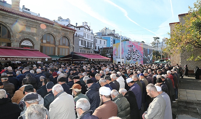ESKİ VEKİLİN EŞ ACISI... SON YOLCULUĞUNA UĞURLANDI