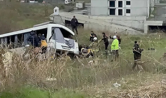 FECİ KAZA: 4 ÖLÜ, 7 YARALI