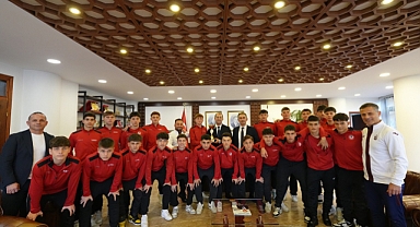 GENÇ SPORCULARDAN BAŞKAN EKİM’E ZİYARET